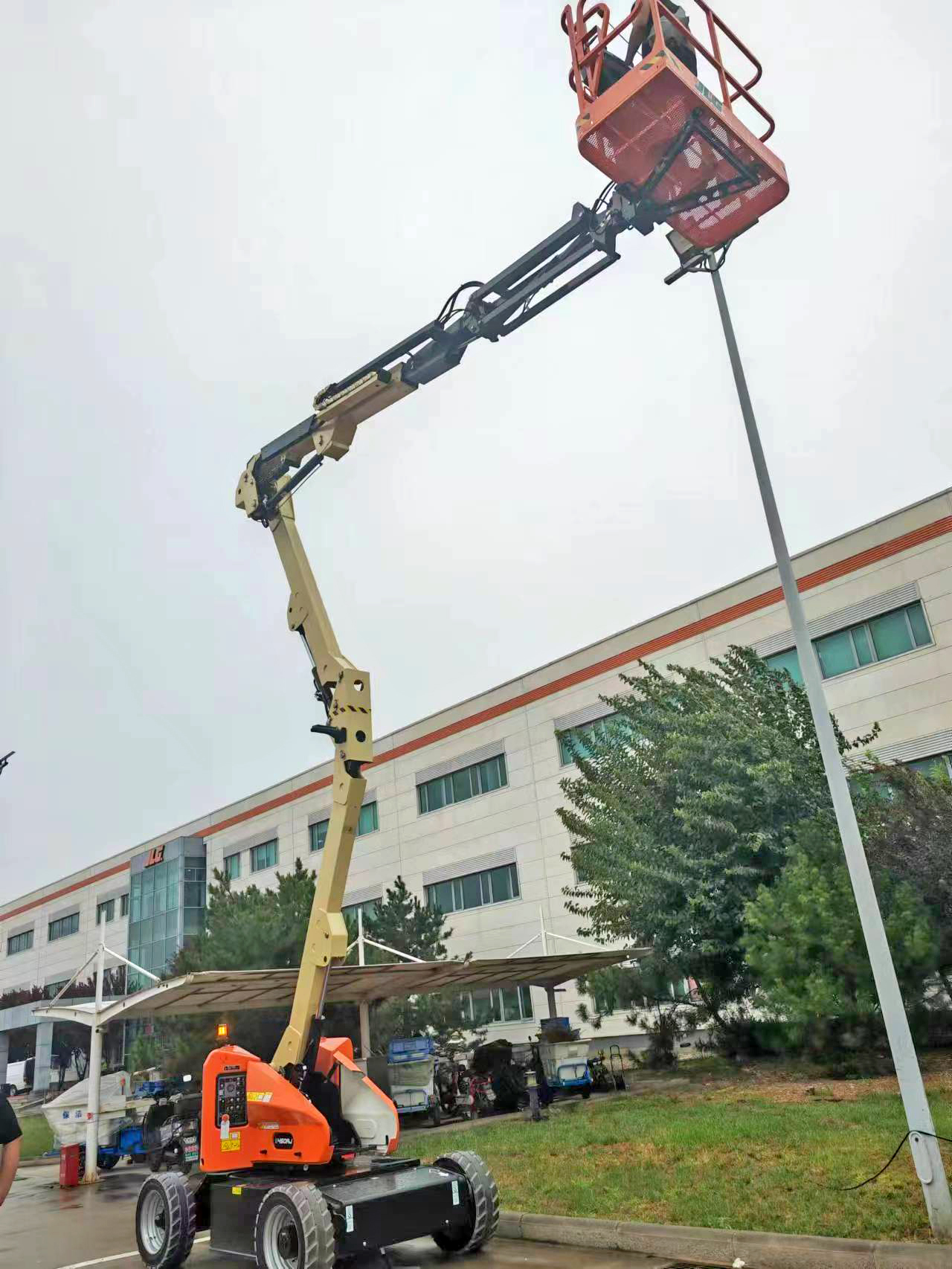 成都曲臂車租賃